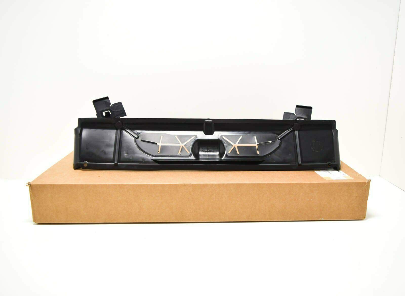 Front Lower Radiator Air Duct 51747421678 : Amazon.co.uk